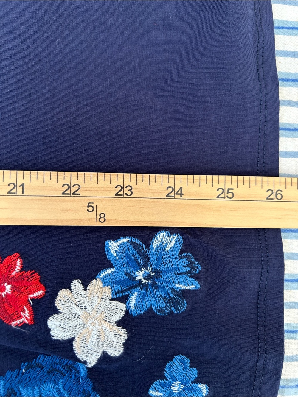 DRIFTWOOD Navy Short Sleeve Tee with Red, Blue & White Floral Embroidery New - Picture 7 of 8